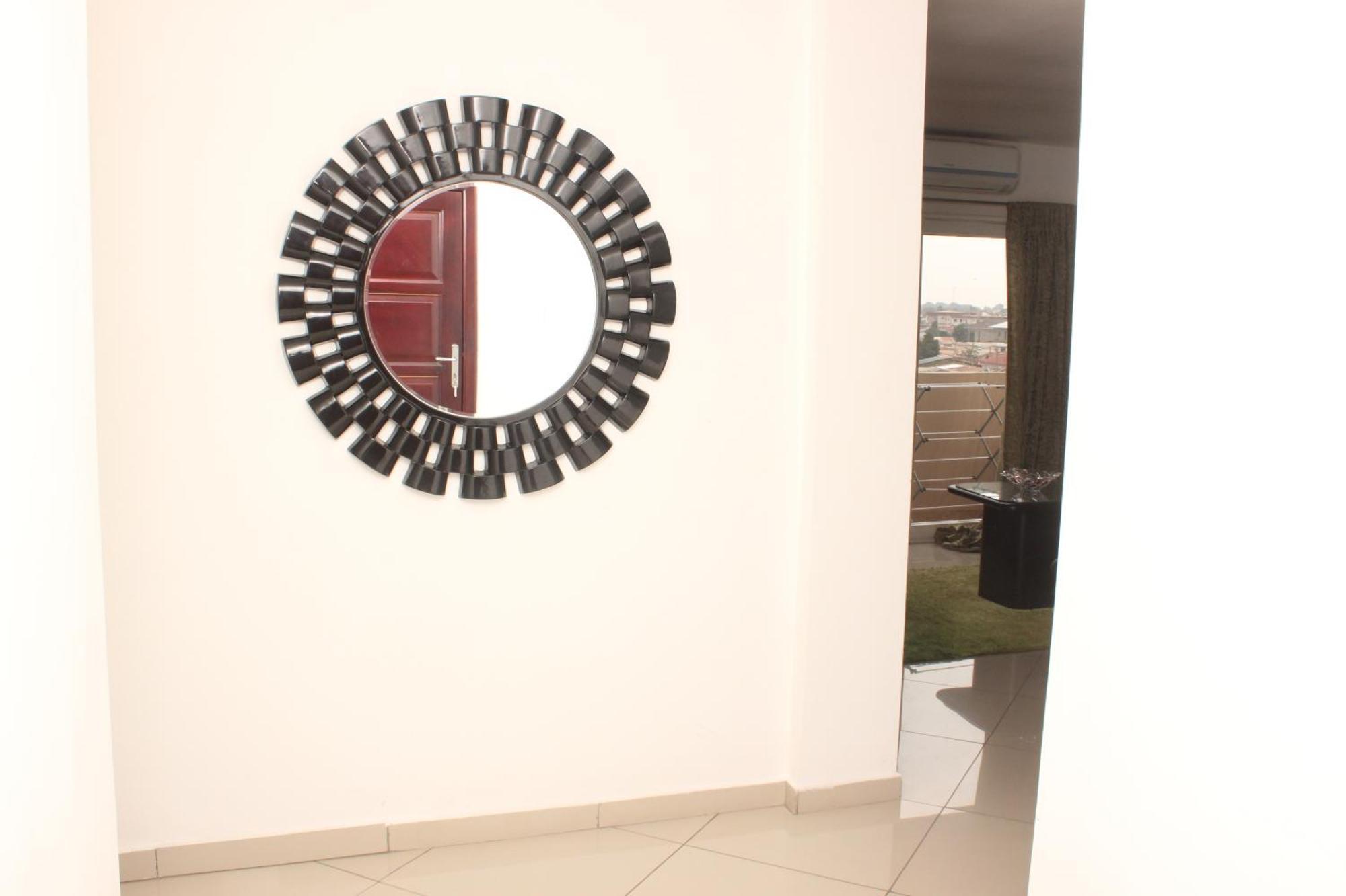 Accra Luxury Apartments ภายนอก รูปภาพ