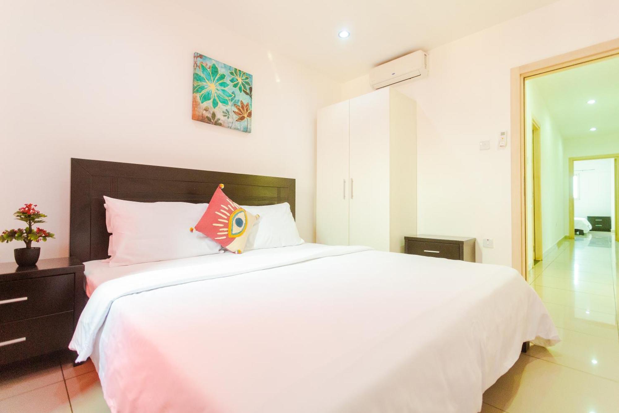 Accra Luxury Apartments ภายนอก รูปภาพ