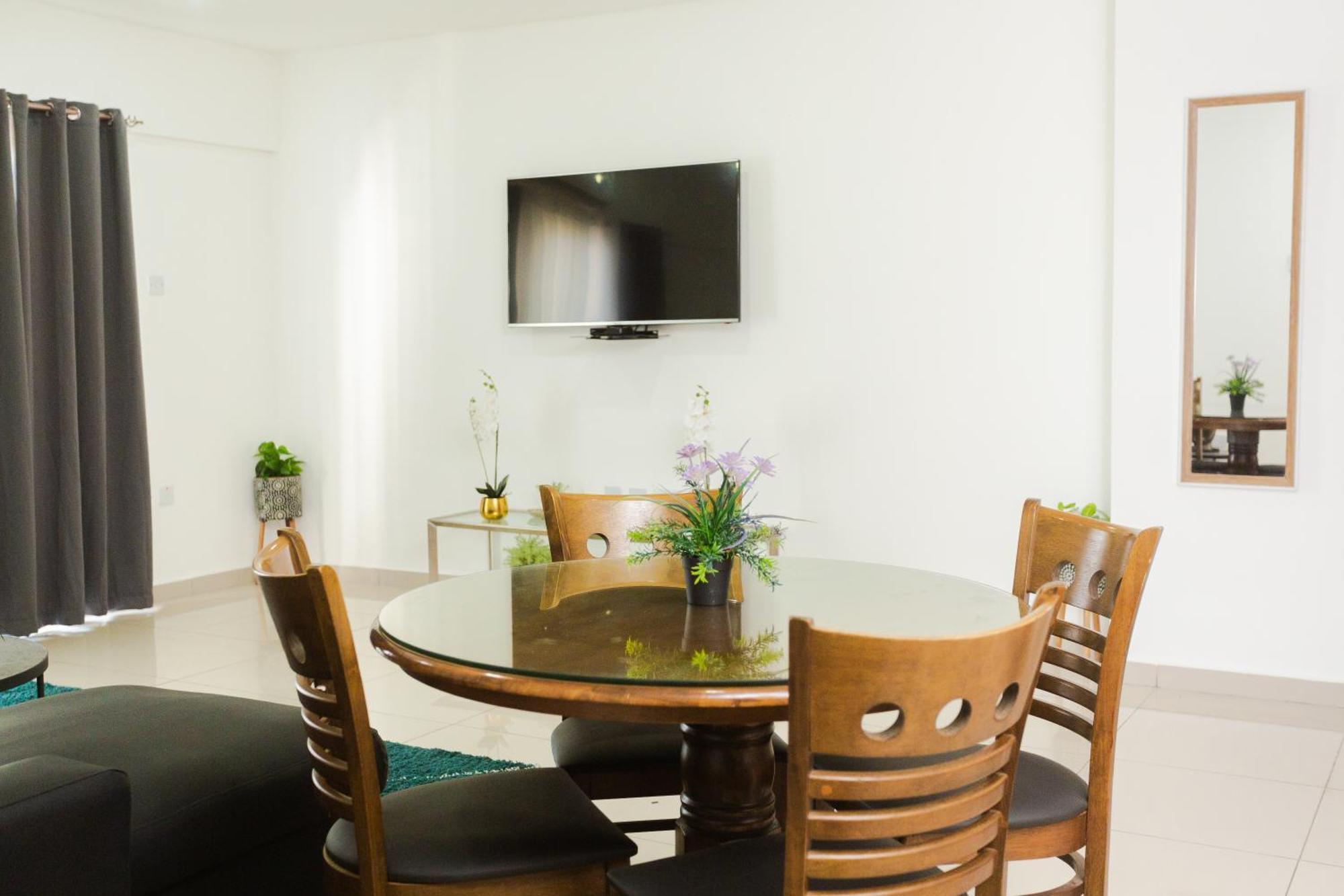 Accra Luxury Apartments ภายนอก รูปภาพ