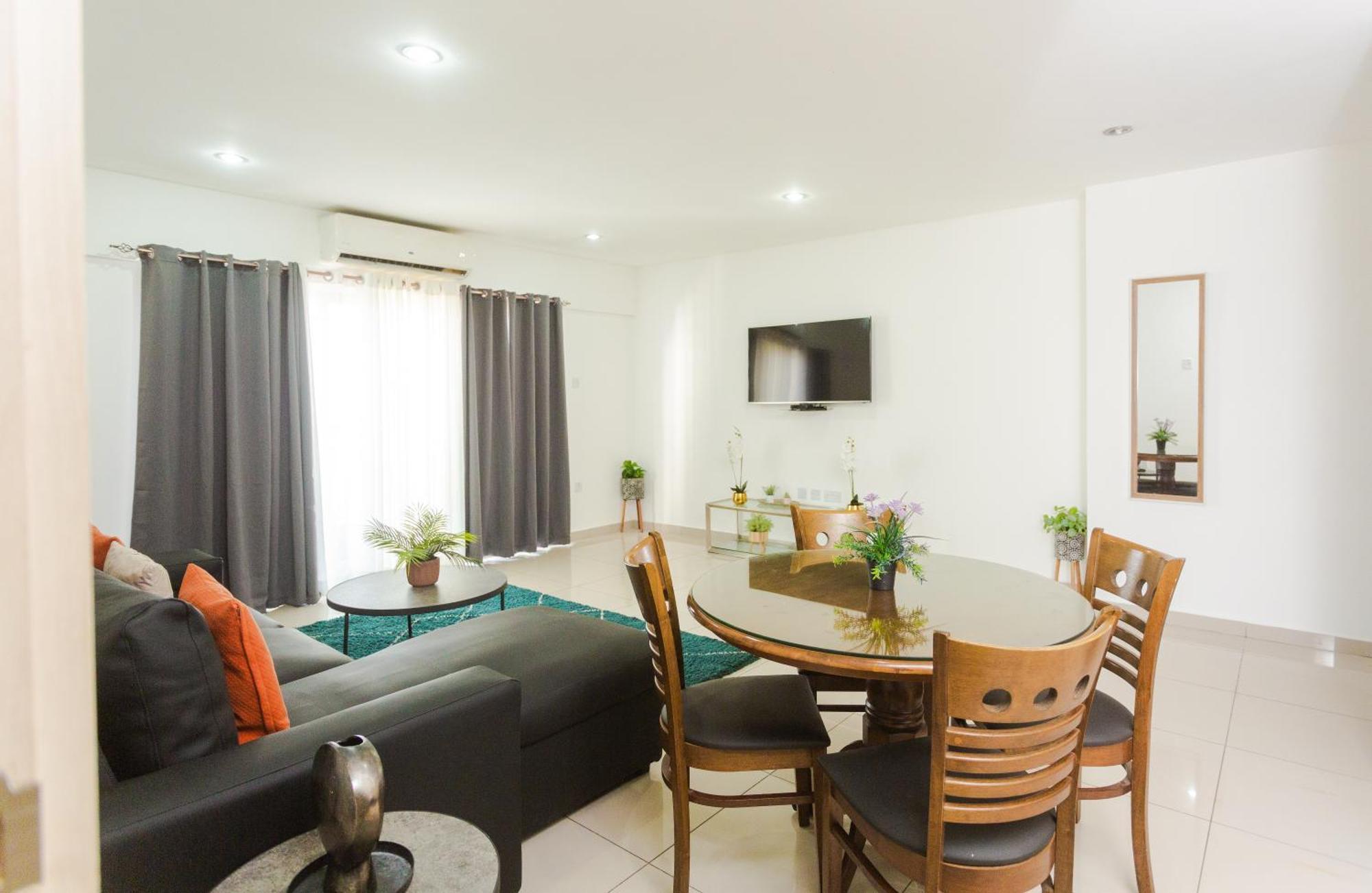 Accra Luxury Apartments ภายนอก รูปภาพ